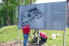 Montage-Schild