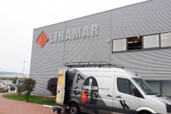 Schriftzug-Montage