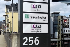 Pylon_Schilder_aufgesetzt